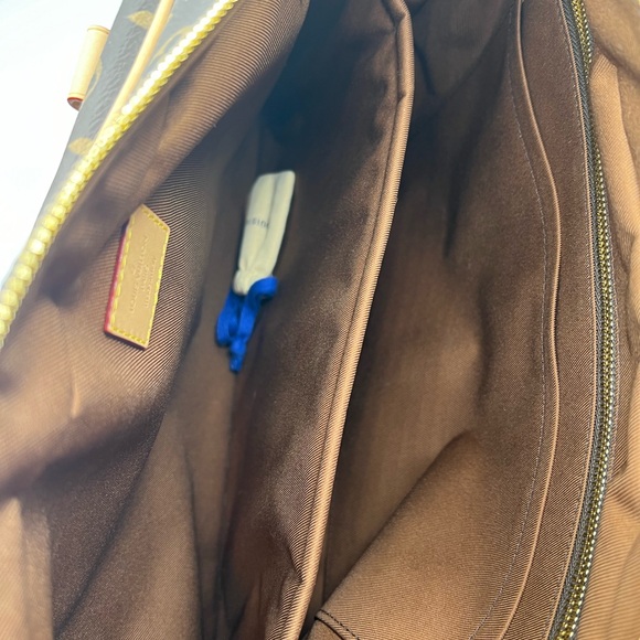 Louis Vuitton Porte Documents Voyage Handbag Monogram With LV Receipt - Picture 12 of 12